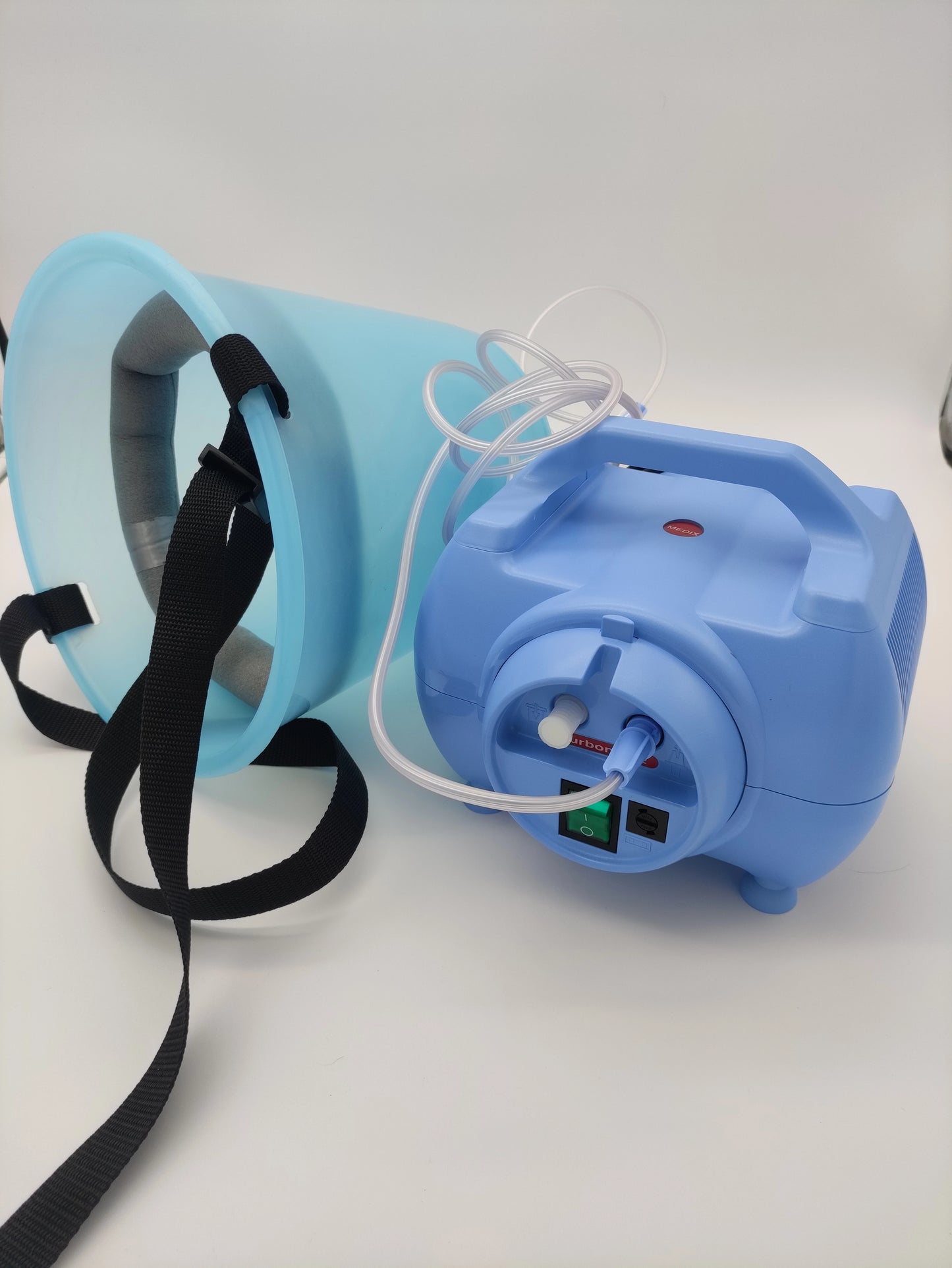 Masque souple présenté avec inhalateur horseneb