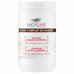 Pot de 1L de Soin Complet pour Sabot de Nacricare, onguent 100% naturel pour les sabots du cheval à utiliser en prévention des problèmes de pieds. Propriétés : Garantit une bonne hydratation du sabot , Assouplit et permet la pousse de la corne, Action antiseptique pour éviter les problèmes liés au pourrissement de la fourchette