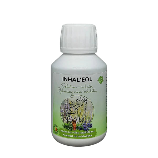 Flacon de 100ml d’Inhal’eol solution à inhaler de la marque Essence Of Life qui aide à apaiser les muqueuses irritées des chevaux et poneys, sensibles à la poussière et/ou au pollen.