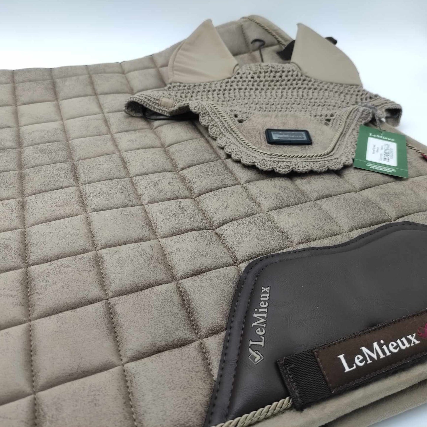 Ensemble tapis de dressage Rhone et bonnet anti mouches coloris Proseco