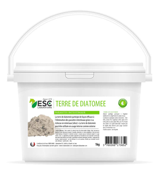 Seau de 1 kg de terre de diatomée, produit 100% naturel de qualité alimentaire, utilisée contre les parasites des animaux, en usage externe ou interne. Contient une charge minérale puissante utile pour la santé de la robe, des crins et des sabots.