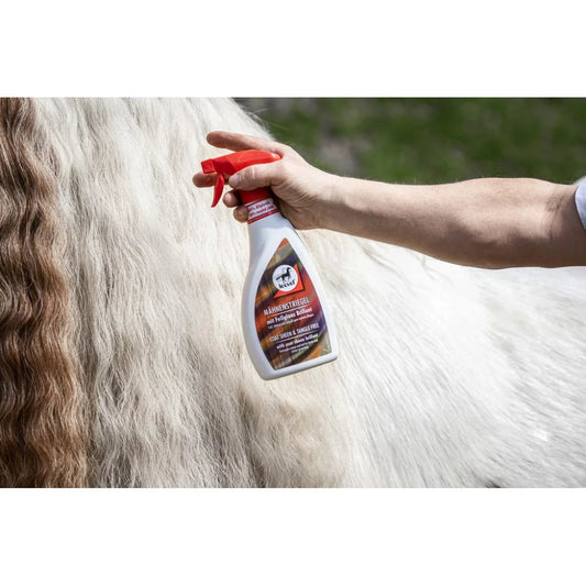 Image d'une crinière démêlée a l'aide du spray démêlant et lustrant de Leovet