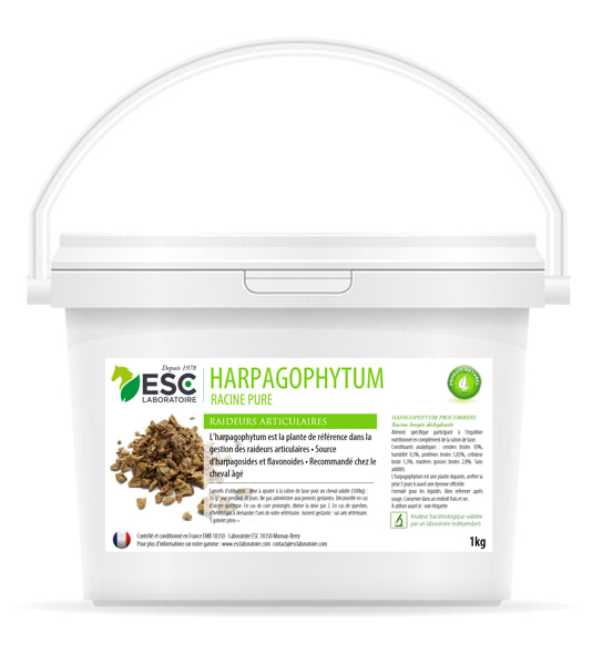 Seau de 1 kg d’harpagophytum de la marque ESC Laboratoire, une plante qui apaise naturellement les articulations du cheval ou du poney.