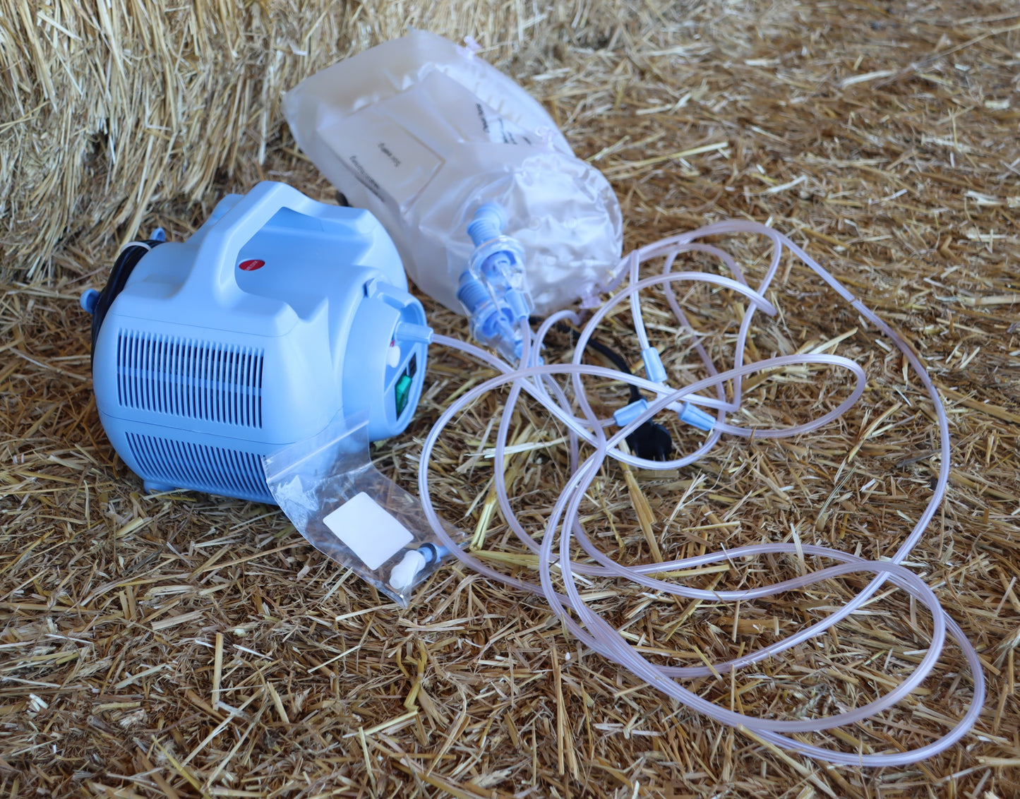 Inhalateur pour cheval et poney Turboneb2 complet avec masque, tubulures, cupules et filtres de rechange. Appareil servant au soin des chevaux souffrant d'allergies respiratoires ou d'emphysème