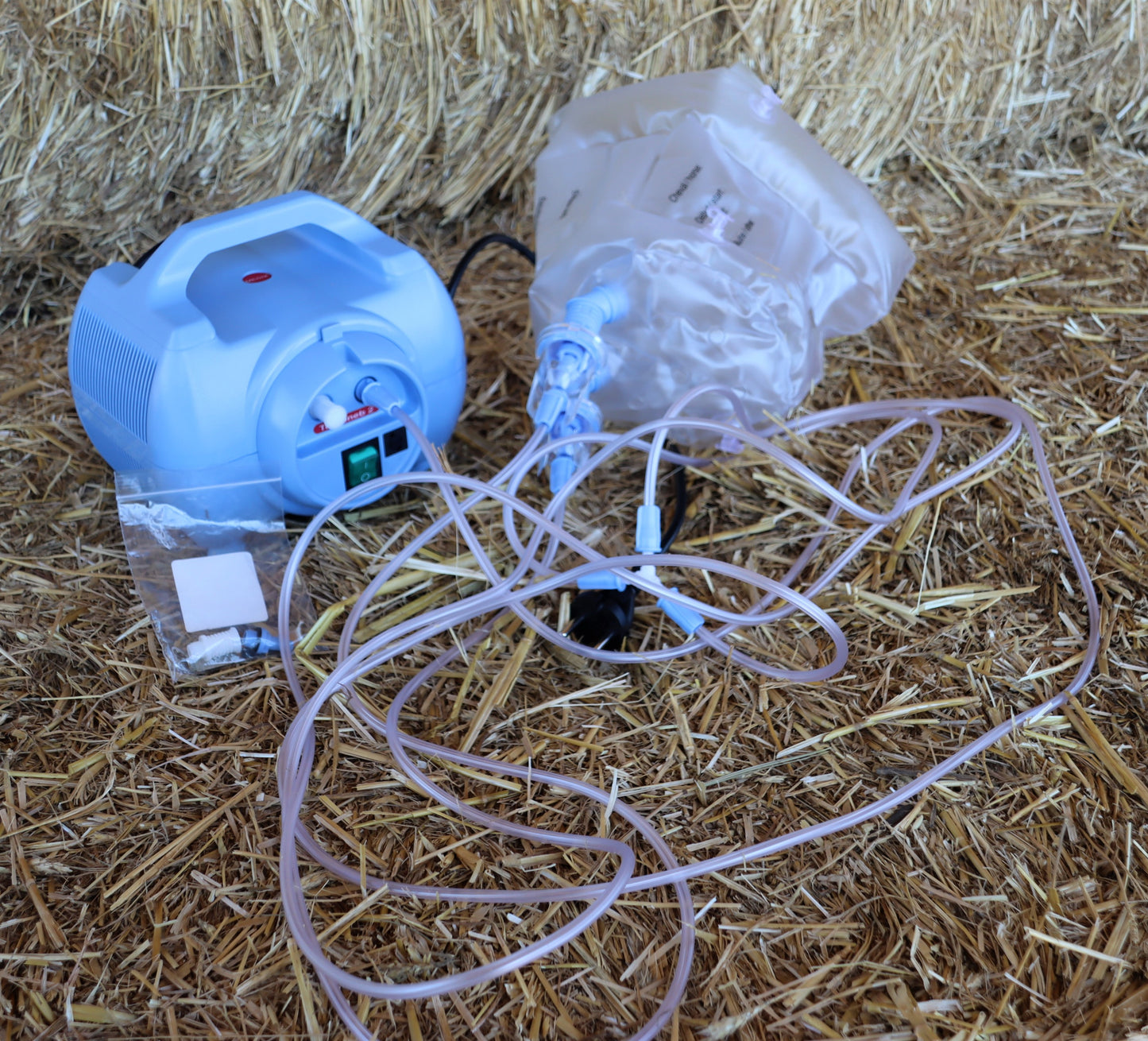 Nébuliseur pour cheval et poney de type horseneb complet avec masque, tubulures, chambres de nébulisation et filtres de rechange. Appareil servant au soin des chevaux souffrant d'allergies respiratoires ou d'emphysème