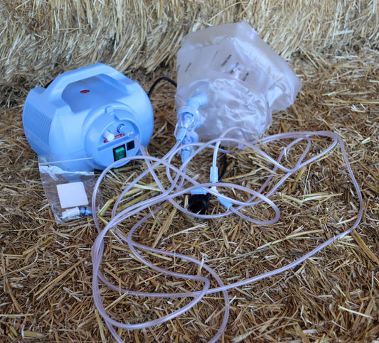 Nébuliseur pour cheval et poney de type horseneb complet avec masque, tubulures, chambres de nébulisation et filtres de rechange. Appareil servant au soin des chevaux souffrant d'allergies respiratoires ou d'emphysème