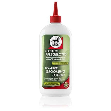 Flacon de 500ml  de Tea Tree Grooming Lotion de la marque Leovet. Lotion enrichie en huile essentielle de tea tree qui permet d’apaiser les démangeaisons chez le cheval sensible et assainir sa peau, recommandé lorsque la peau du cheval est irritée et lors de dermite estivale.