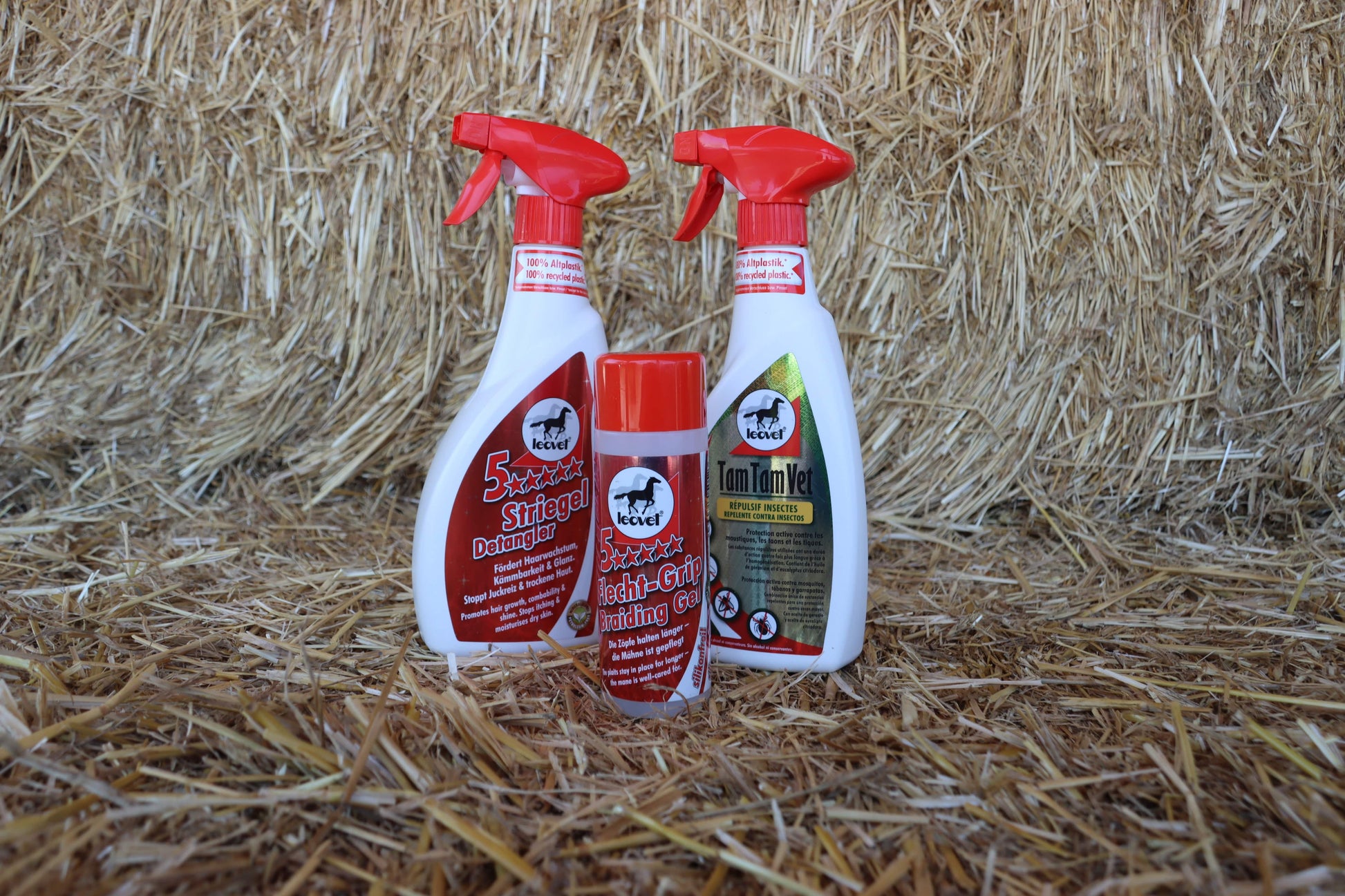 Lot de 3 produits de la marque LEOVET. Un spray anti-mouches TamTamVet de 550ml, un spray de démêlant 5 étoiles 550ml, un gel de tressage 200ml 